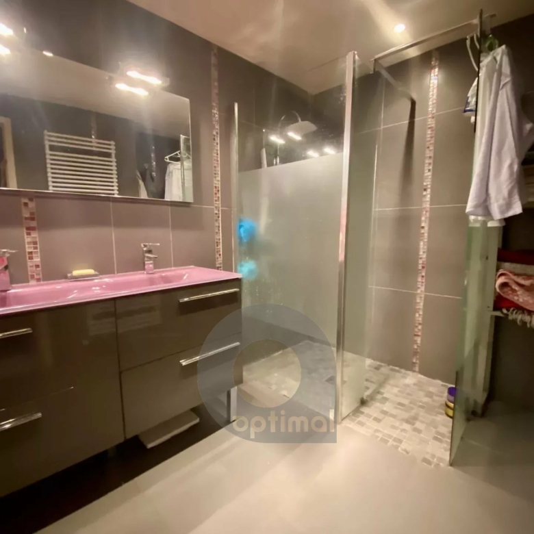 Maison individuelle 4 pièces – Terrasse & Piscine – Accès pédestre