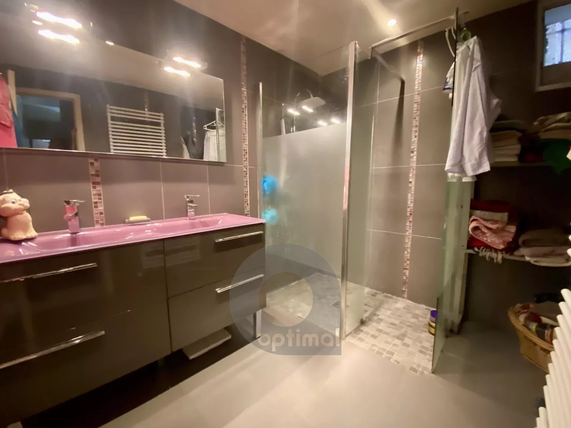 Maison individuelle 4 pièces – Terrasse & Piscine – Accès pédestre