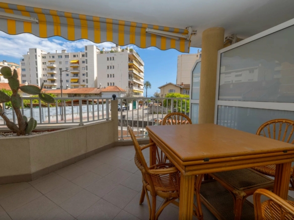 ROQUEBRUNE CAP-MARTIN – APPARTEMENT TROIS PIECES AVEC GRANDE TERRASSE, DEPENDANCE, CAVE ET PARKING