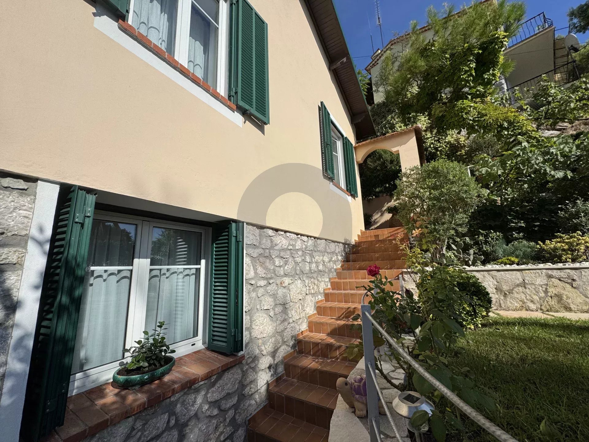 VILLA ROQUEBRUNE VUE MER EXCELLENT ÉTAT TERRASSE JARDIN GARAGE