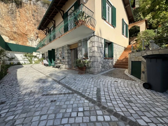 VILLA ROQUEBRUNE VUE MER EXCELLENT ÉTAT TERRASSE JARDIN GARAGE