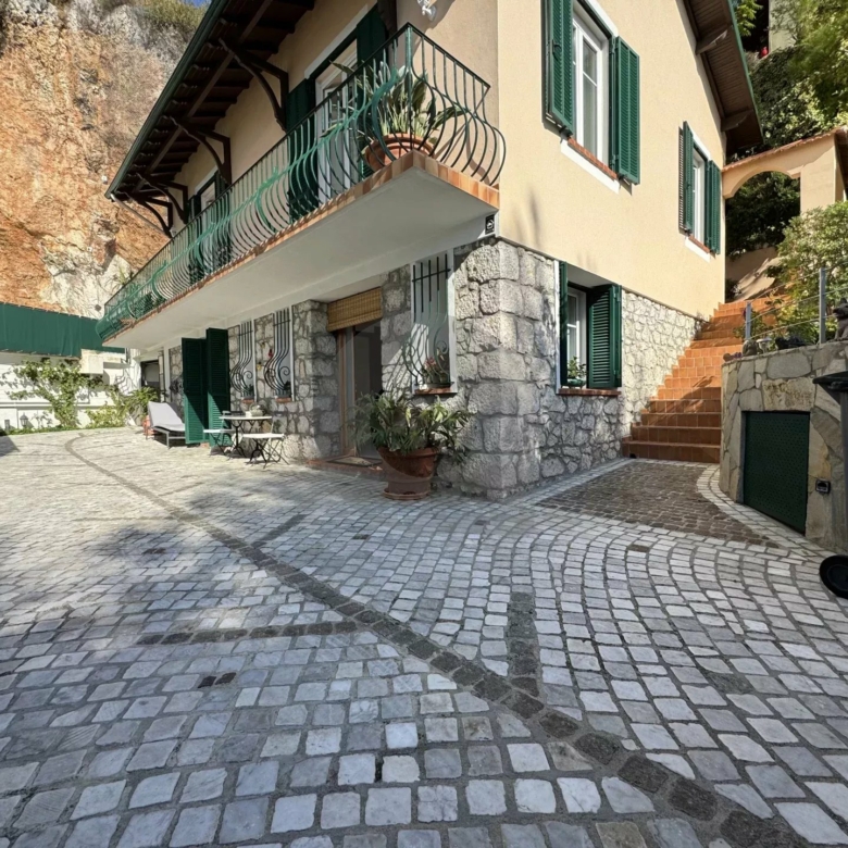VILLA ROQUEBRUNE VUE MER EXCELLENT ÉTAT TERRASSE JARDIN GARAGE