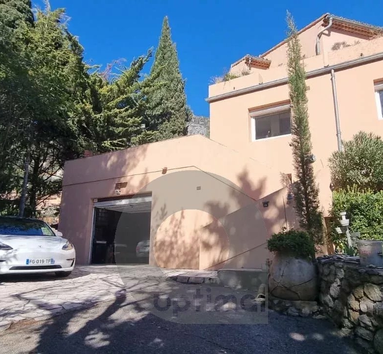 Propriété CASTELLAR villa 188 m² bassin terrain vue mer