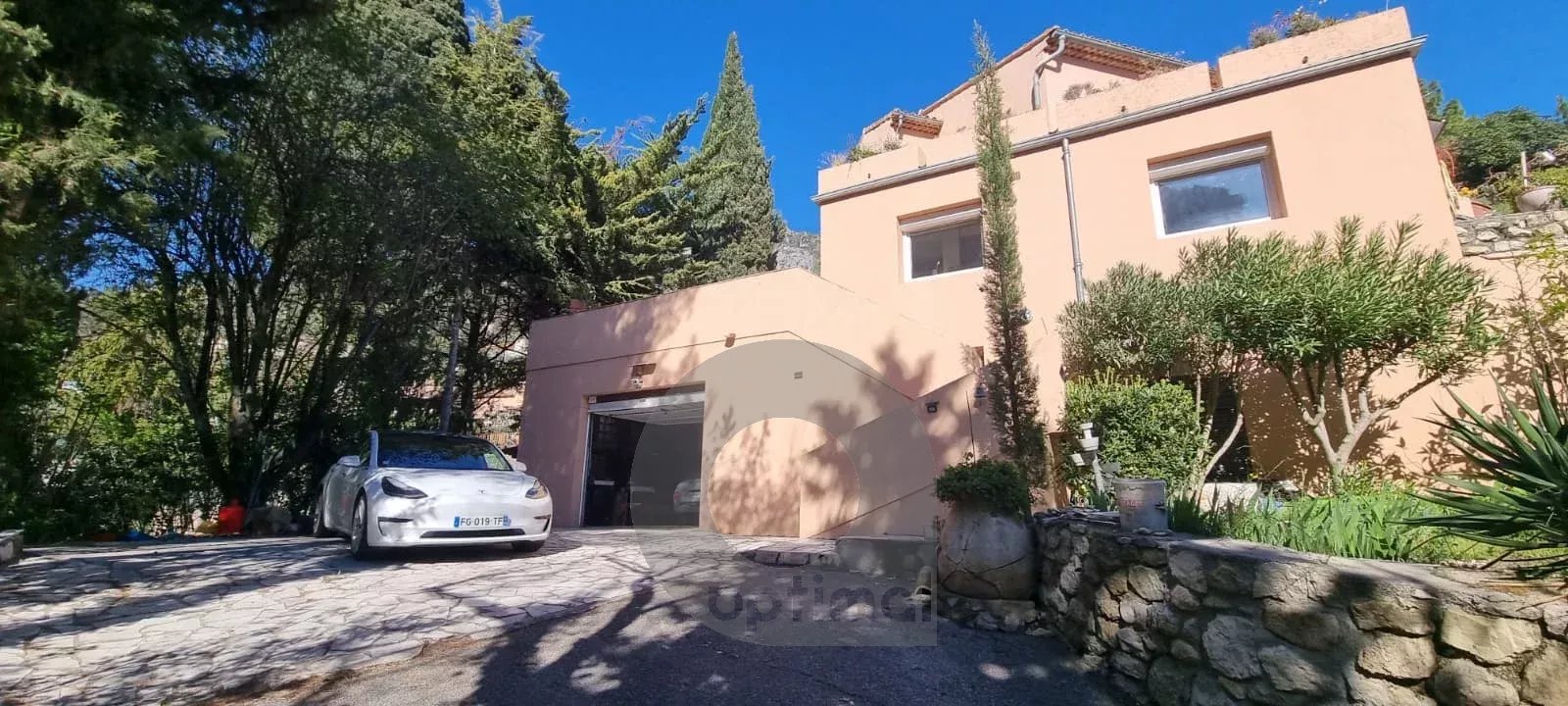 Propriété CASTELLAR villa 188 m² bassin terrain vue mer