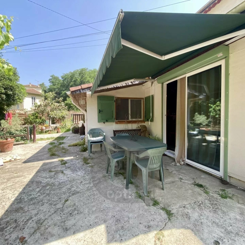 Maison individuelle 4 pièces – Terrasse & Piscine – Accès pédestre