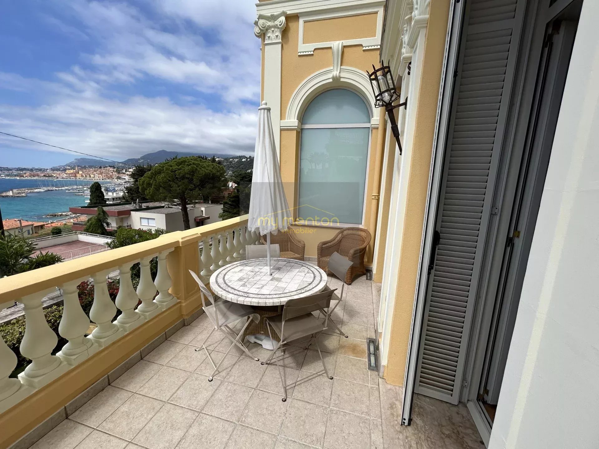 Menton Garavan – Luxueux 3 pièces avec vastes terrasses, vue mer panoramique
