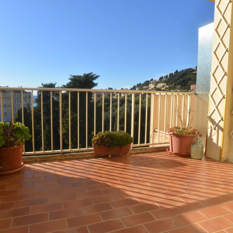 MENTON GARAVAN – 3 pièces dernier étage avec terrasse vue mer cave et garage
