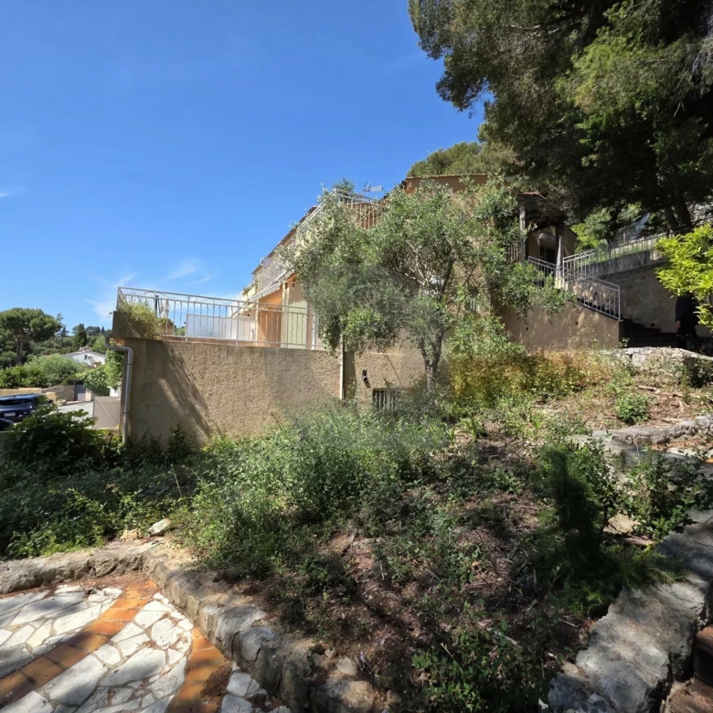 VILLA JUMELEE ROQUEBRUNE CAP MARTIN HAMEAU