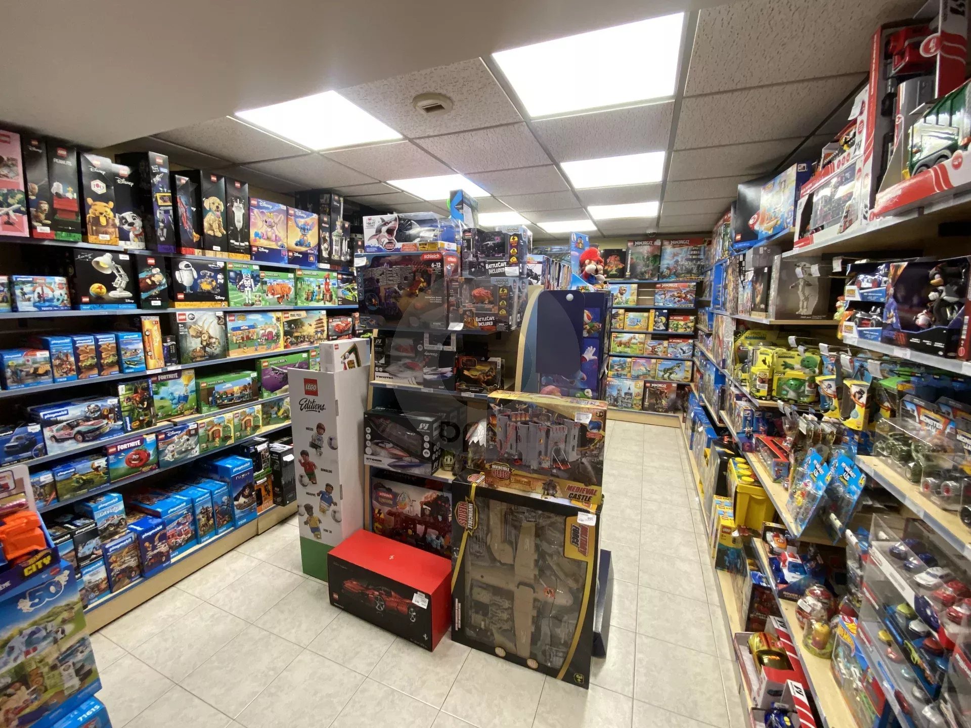 A VENDRE MENTON CARRE D’OR – FONDS DE COMMERCE JOUETS