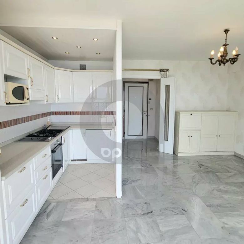 FRONT DE MER 2P 43M2 AVEC TERRASSE 12M2 CAVE