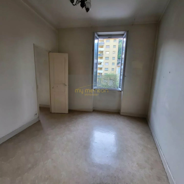 À vendre :  appartement 4 pièces à Menton idéal Famille ou Profession libérale