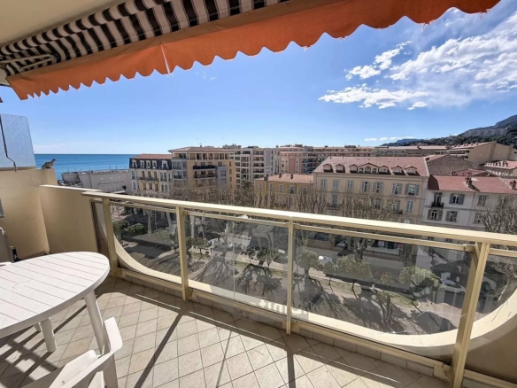 Menton Centre – Etage Elevé – Beau Studio avec Terrasse