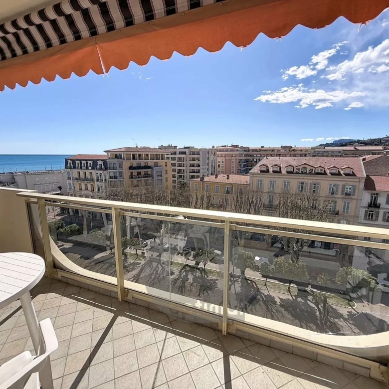 Menton Centre – Etage Elevé – Beau Studio avec Terrasse