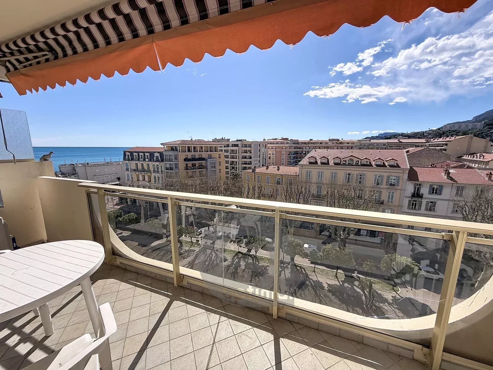 Menton Centre – Etage Elevé – Beau Studio avec Terrasse