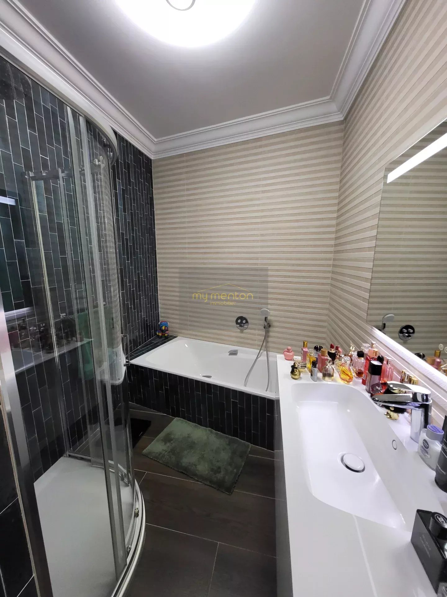 Appartement d’exception – Dernier étage, balcons et vue mer – Menton Centre