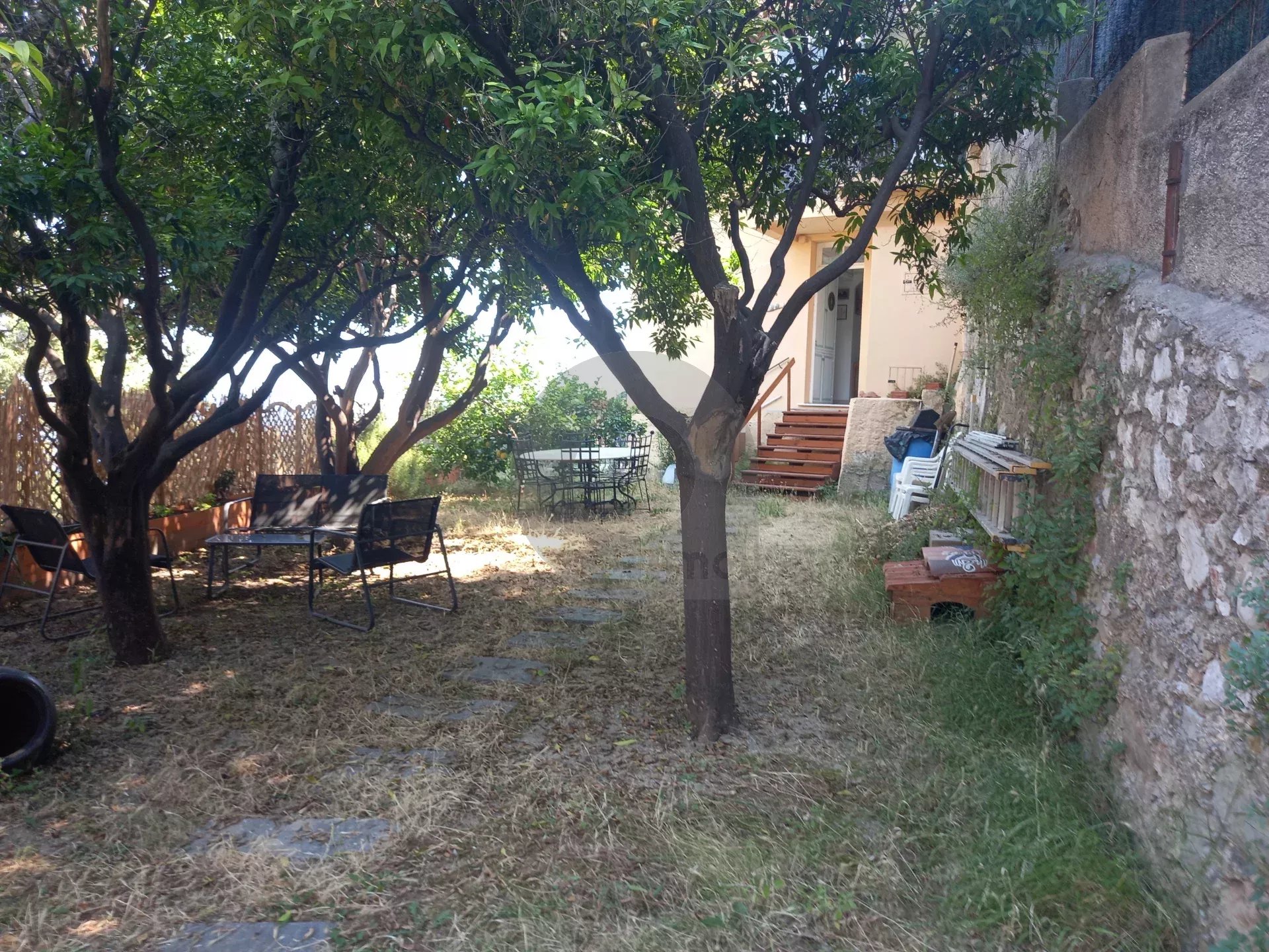 Beau 2 pièces avec grand jardin