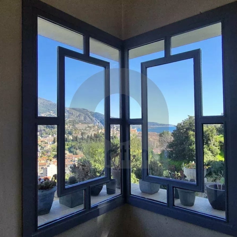 Élégante Villa avec Vue Panoramique – Menton, Quartier Résidentiel