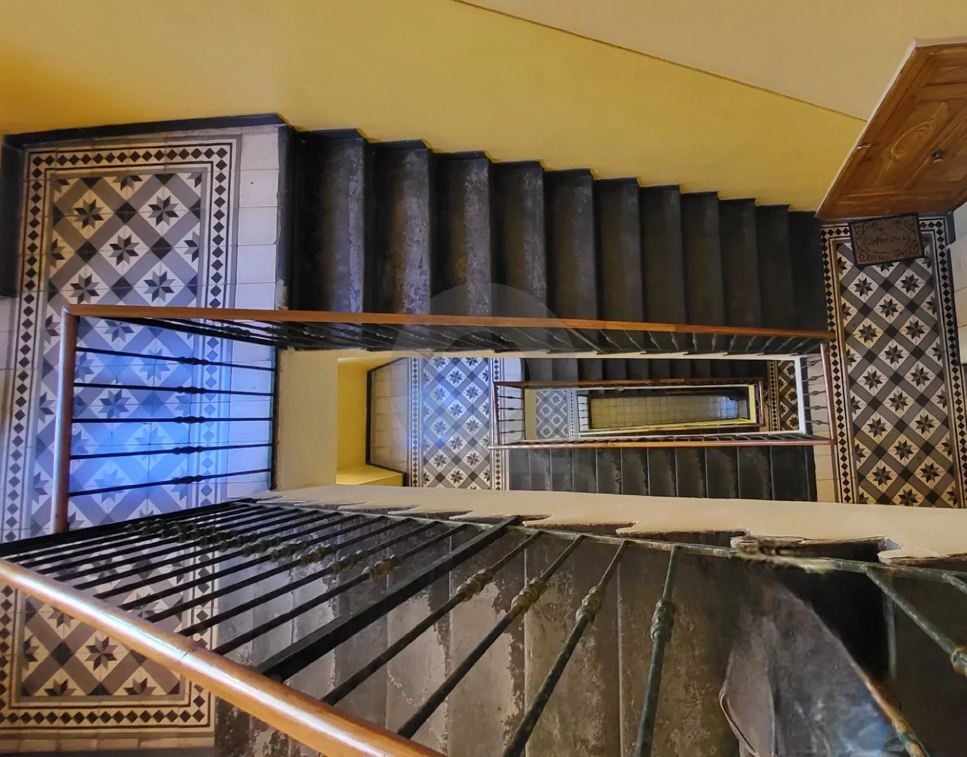 Menton Jardin Bioves – dernier étage –  Appartement triple exposition