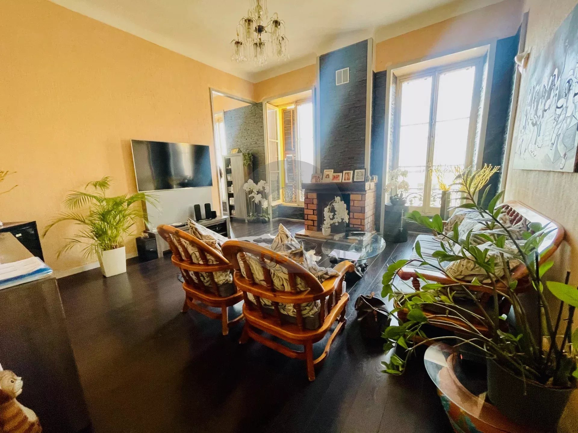 SUPERBE APPARTEMENT DE 5 PIECES – centre ville