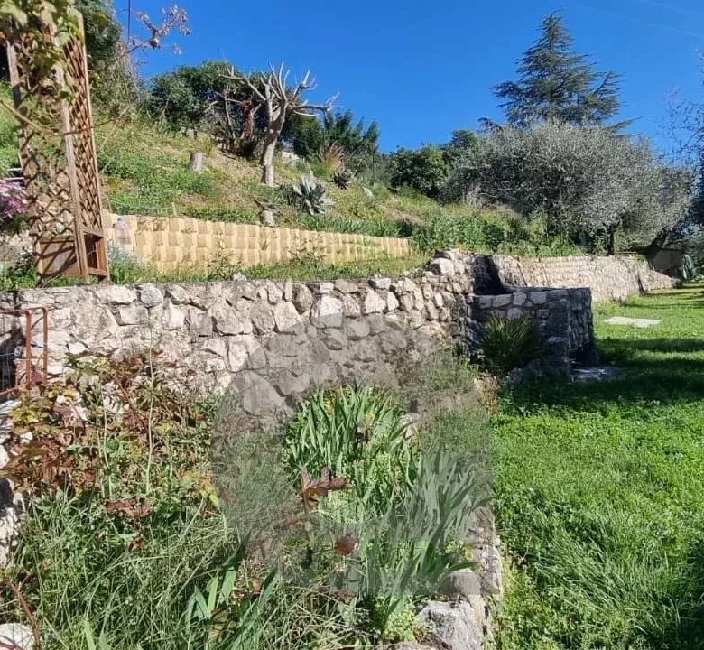 Propriété CASTELLAR villa 188 m² bassin terrain vue mer
