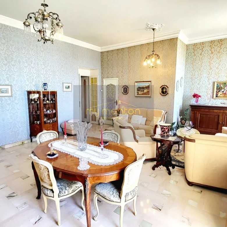MENTON CENTRE ;  Appartement Bourgeois Front de mer
