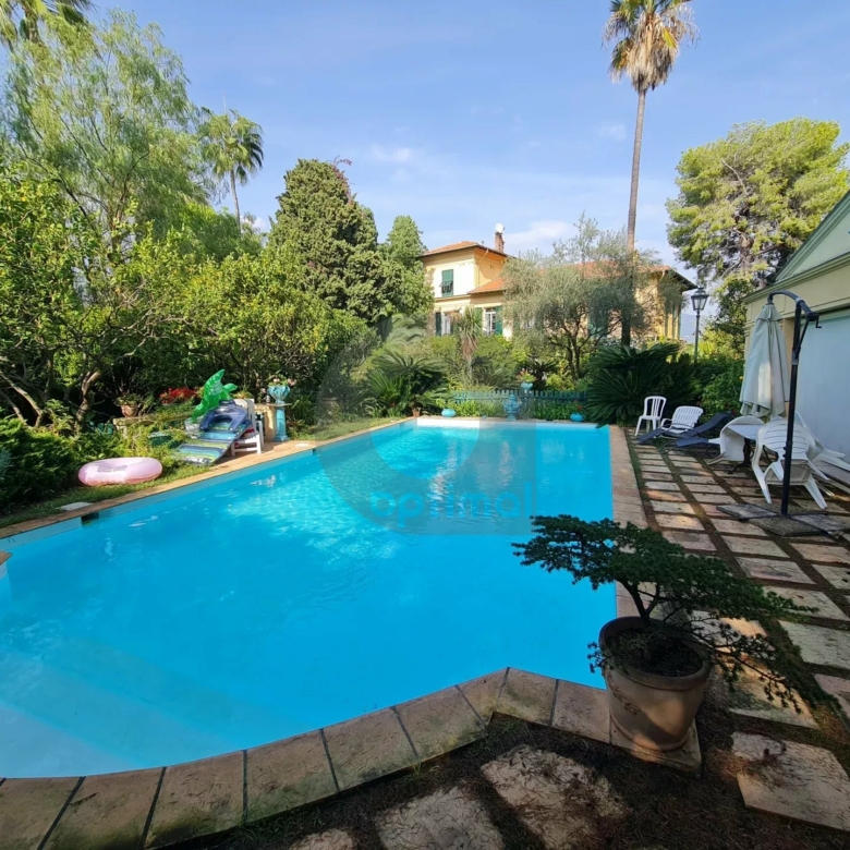 GRANDE VILLA ROQUEBRUNE CAP MARTIN PISCINE POOL HOUSE