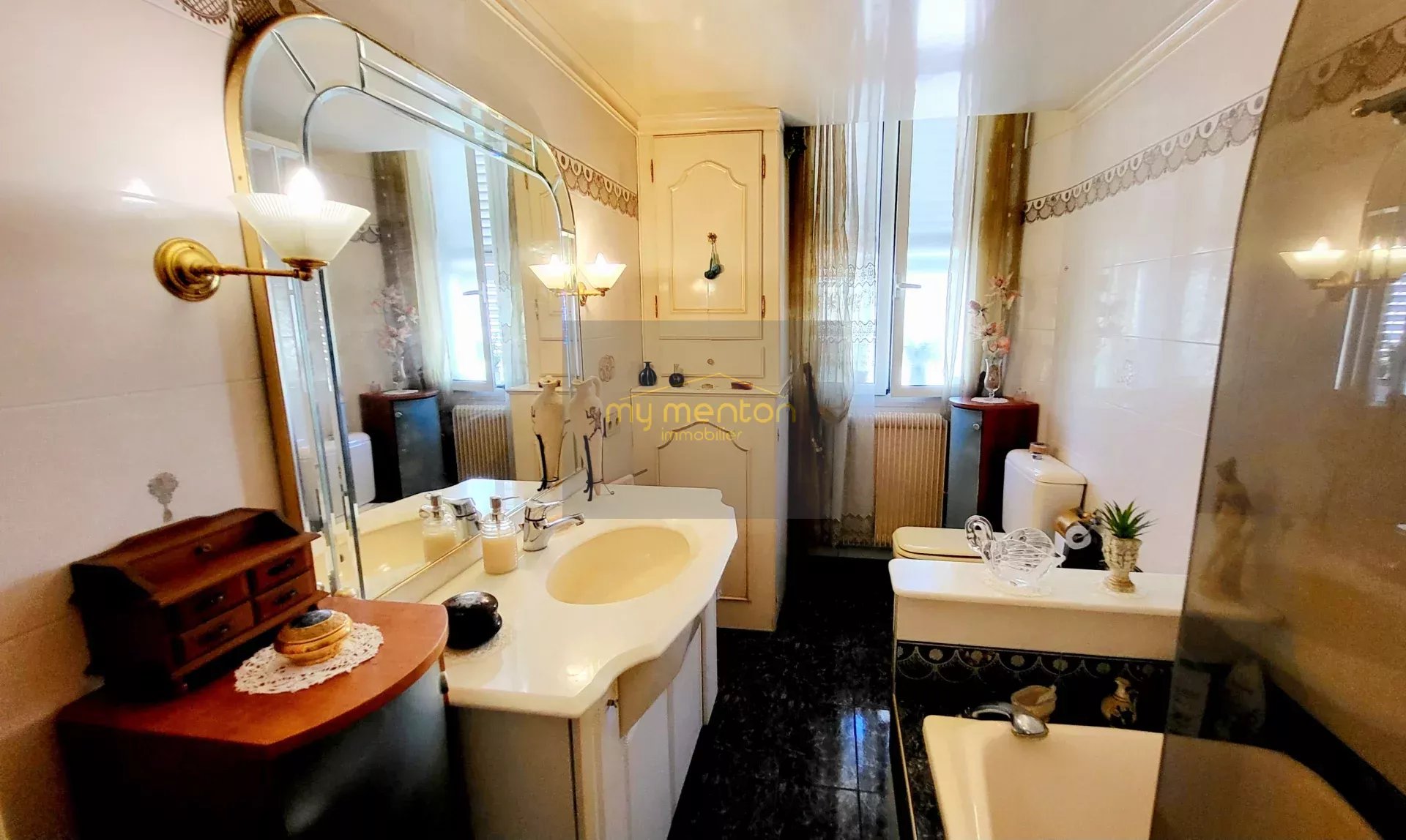 MENTON CENTRE ;  Appartement Bourgeois Front de mer