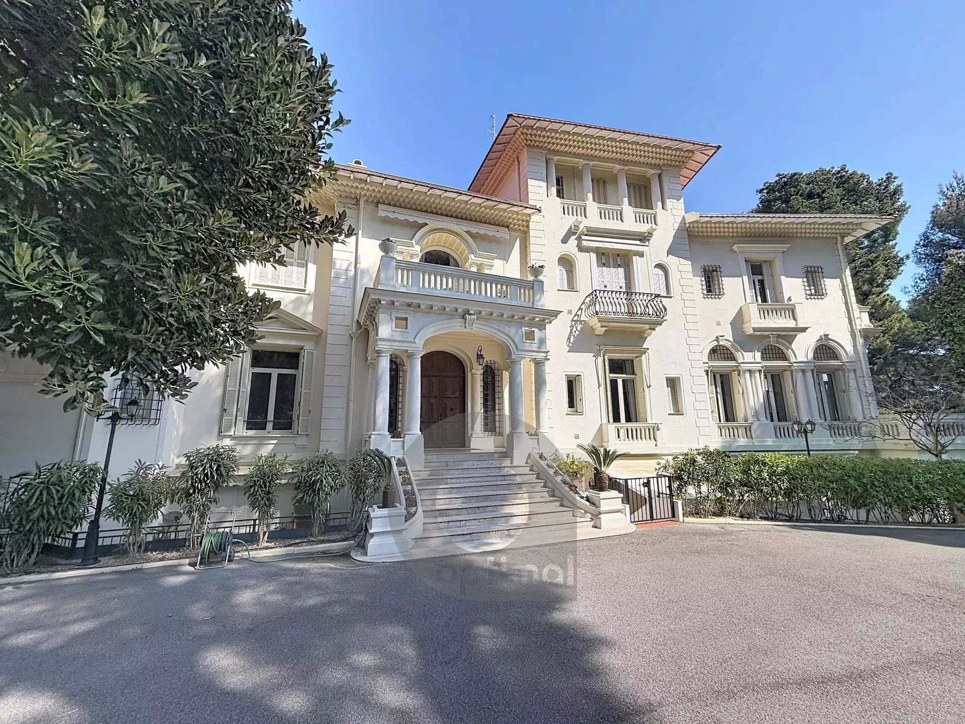 RCM Secteur Cap Martin – Résidence de Prestige – Magnifique 2 pièces en rez-de-jardin