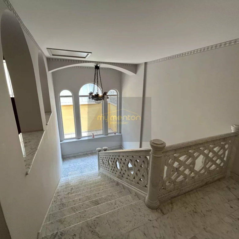 Menton Garavan – Luxueux 3 pièces avec vastes terrasses, vue mer panoramique