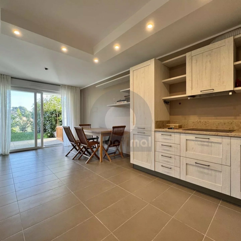 2 PIÈCES ROQUEBRUNE VUE MER JARDIN TERRASSE GARAGES