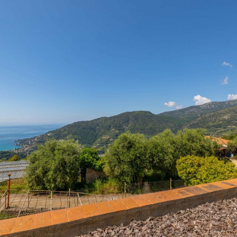 Charmante villa à San Lorenzo avec vue panoramique sur la mer et les montagnes