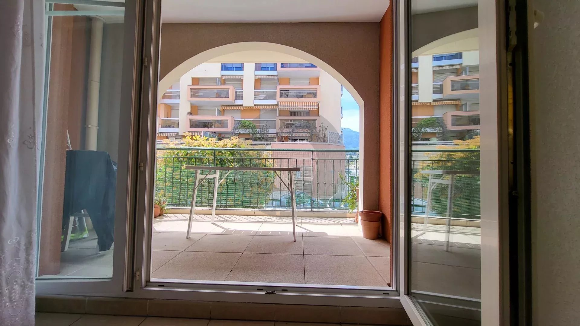 Menton centre ville –  Appartement 2 Pièces – terrasse et parking