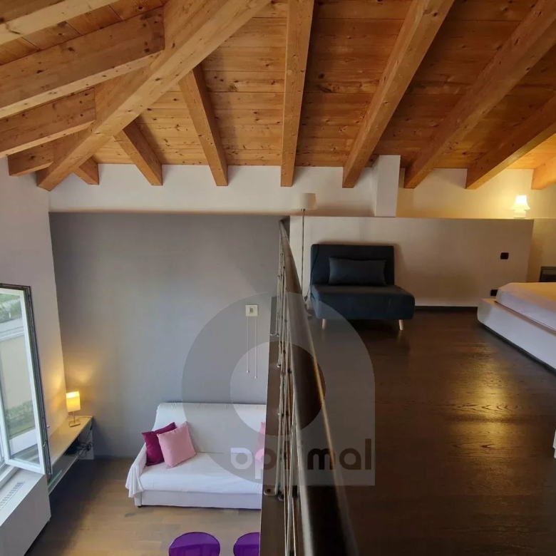 Roquebrune-Cap-Martin, proche Monaco, résidence Luxe avec piscine. Dernier étage vue mer.
