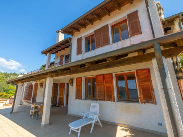 Charmante villa à San Lorenzo avec vue panoramique sur la mer et les montagnes