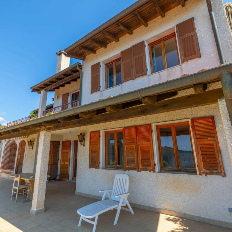 Charmante villa à San Lorenzo avec vue panoramique sur la mer et les montagnes