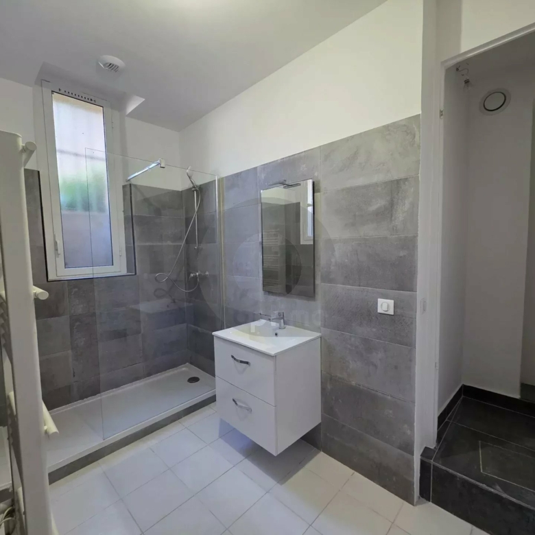 APPARTEMENT TROIS PIECES TERRASSE MENTON PROCHE CENTRE