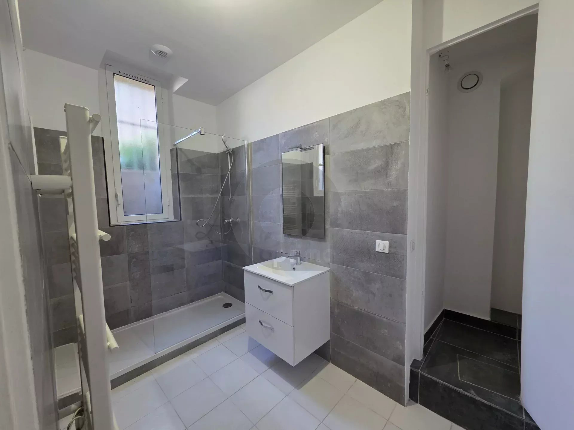 APPARTEMENT TROIS PIECES TERRASSE MENTON PROCHE CENTRE