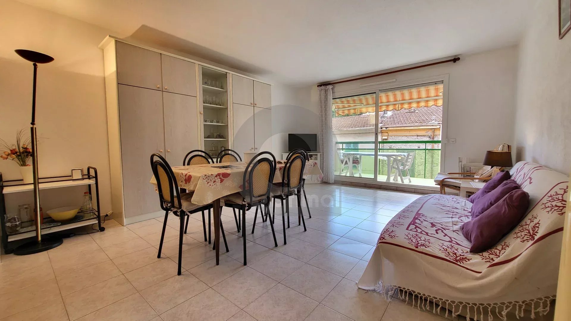 Menton Bas-Borrigo  –  grand 2 Pièces avec terrasse, garage et cave.