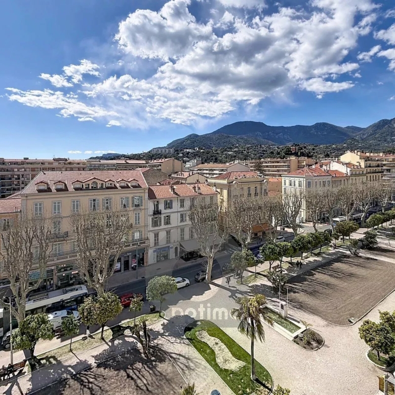Menton Centre – Etage Elevé – Beau Studio avec Terrasse