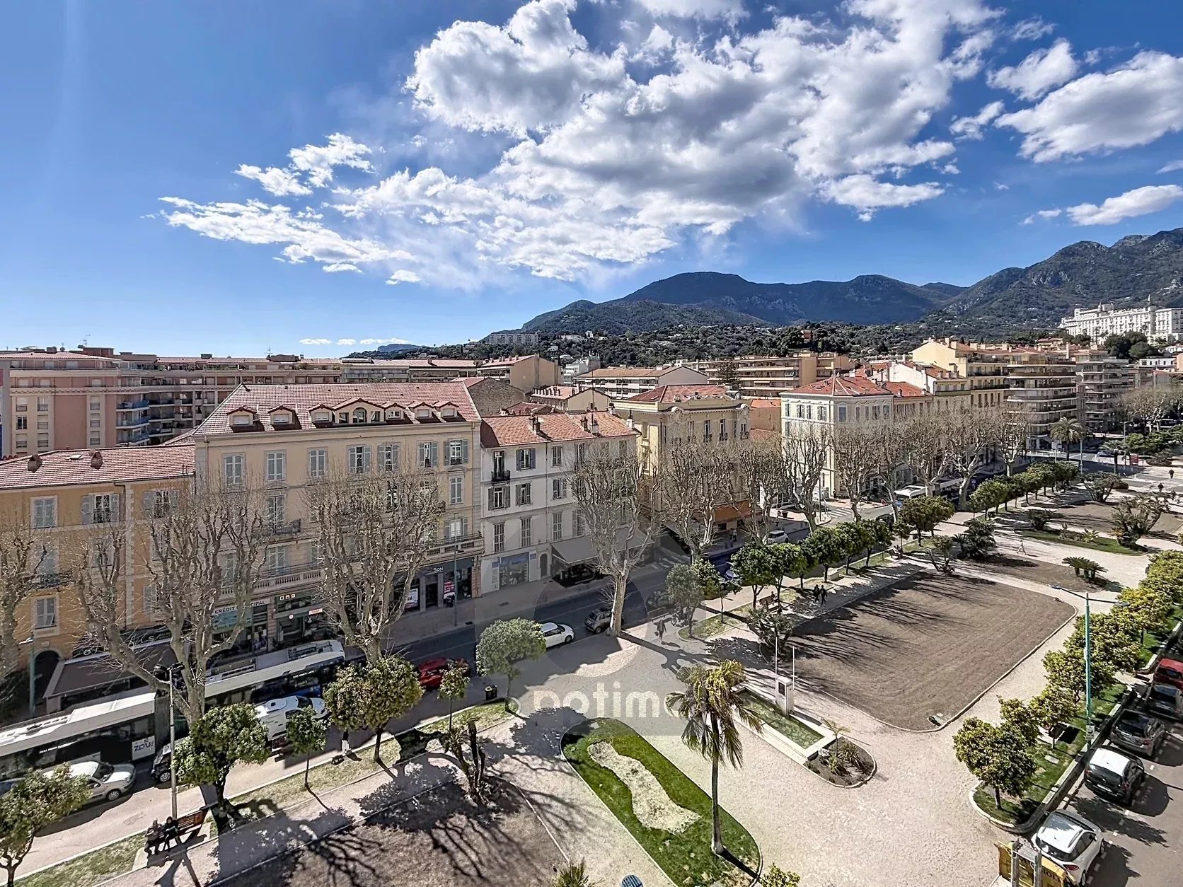 Menton Centre – Etage Elevé – Beau Studio avec Terrasse