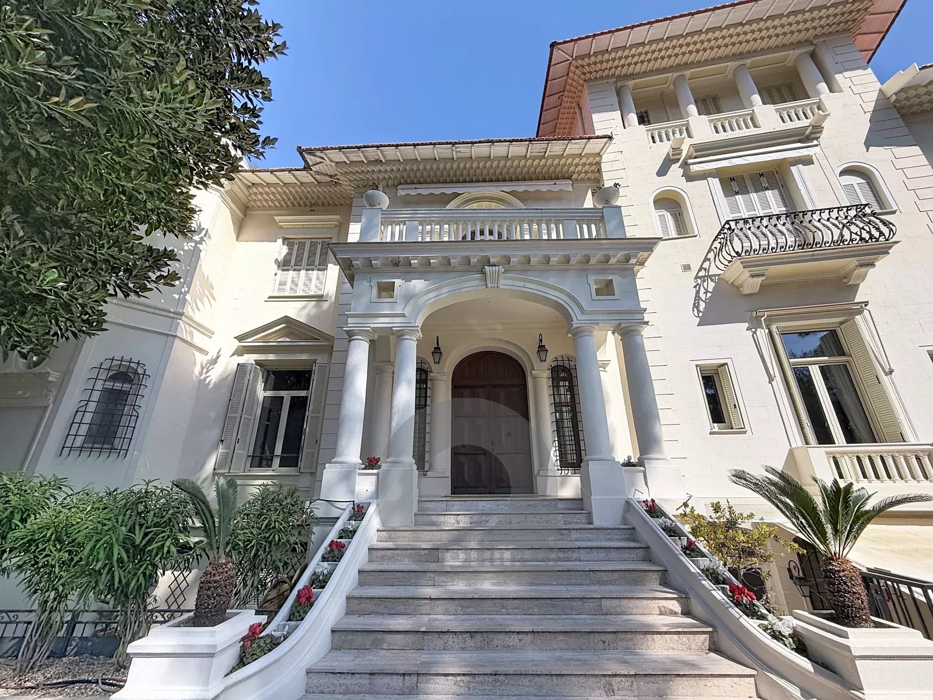 RCM Secteur Cap Martin – Résidence de Prestige – Magnifique 2 pièces en rez-de-jardin