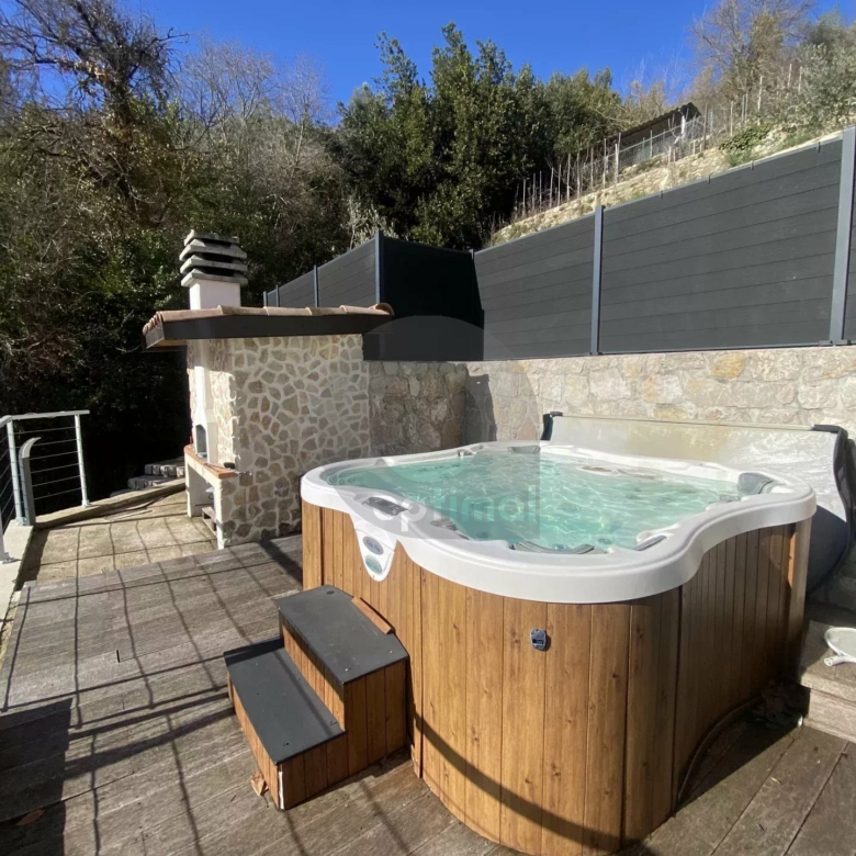 A VENDRE – BELLE MAISON AU CALME CADRE VERDOYANT