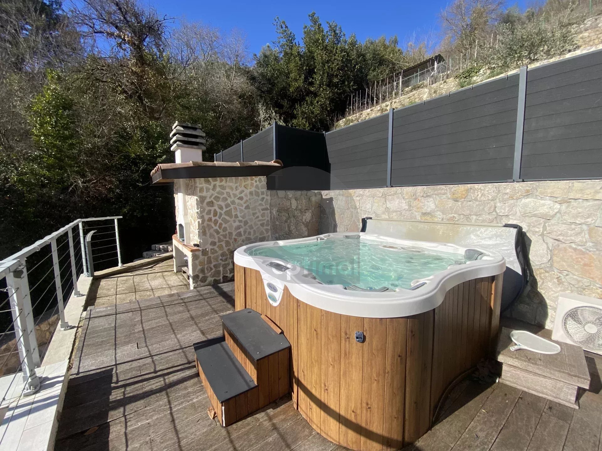 A VENDRE – BELLE MAISON AU CALME CADRE VERDOYANT