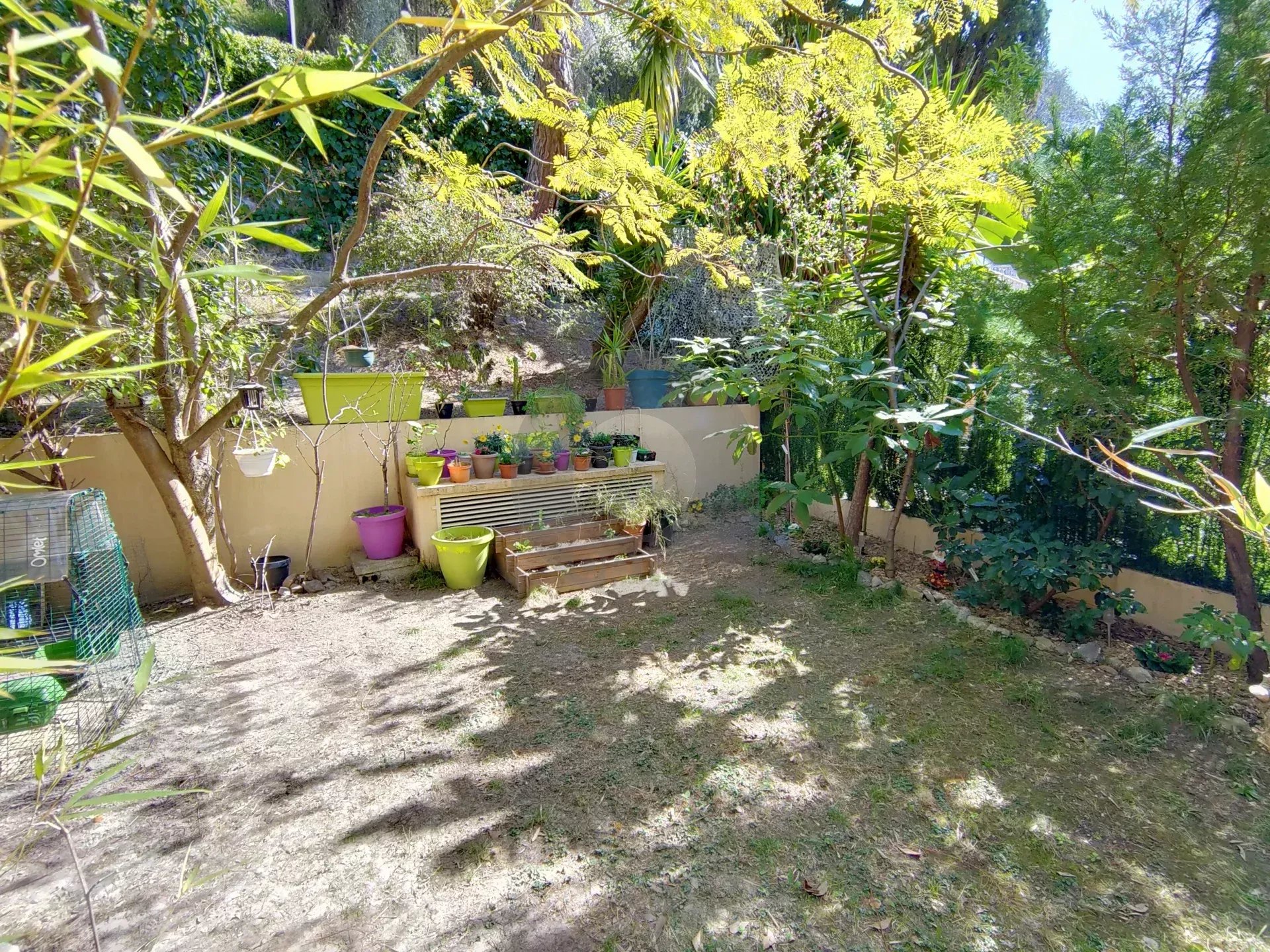 Menton T1 avec jardin au calme proche centre de Carnoles