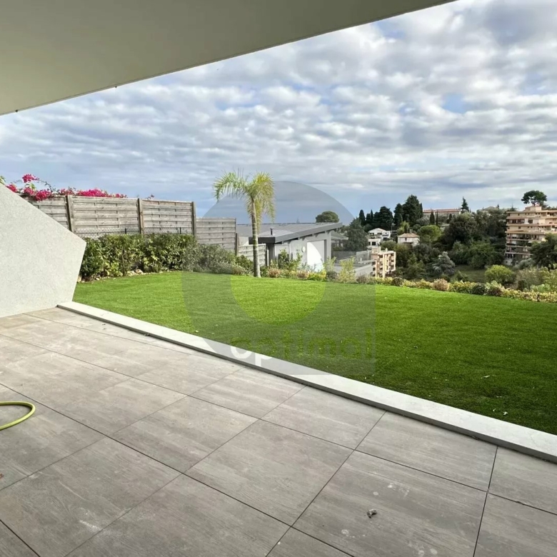 ROQUEBRUNE QUARTIER RESIDENTIEL DU HAMEAU: APPARTEMENT TROIS PIECES AVEC TERRASSE ET JARDIN – VUE MER – PARKING PRIVATIF