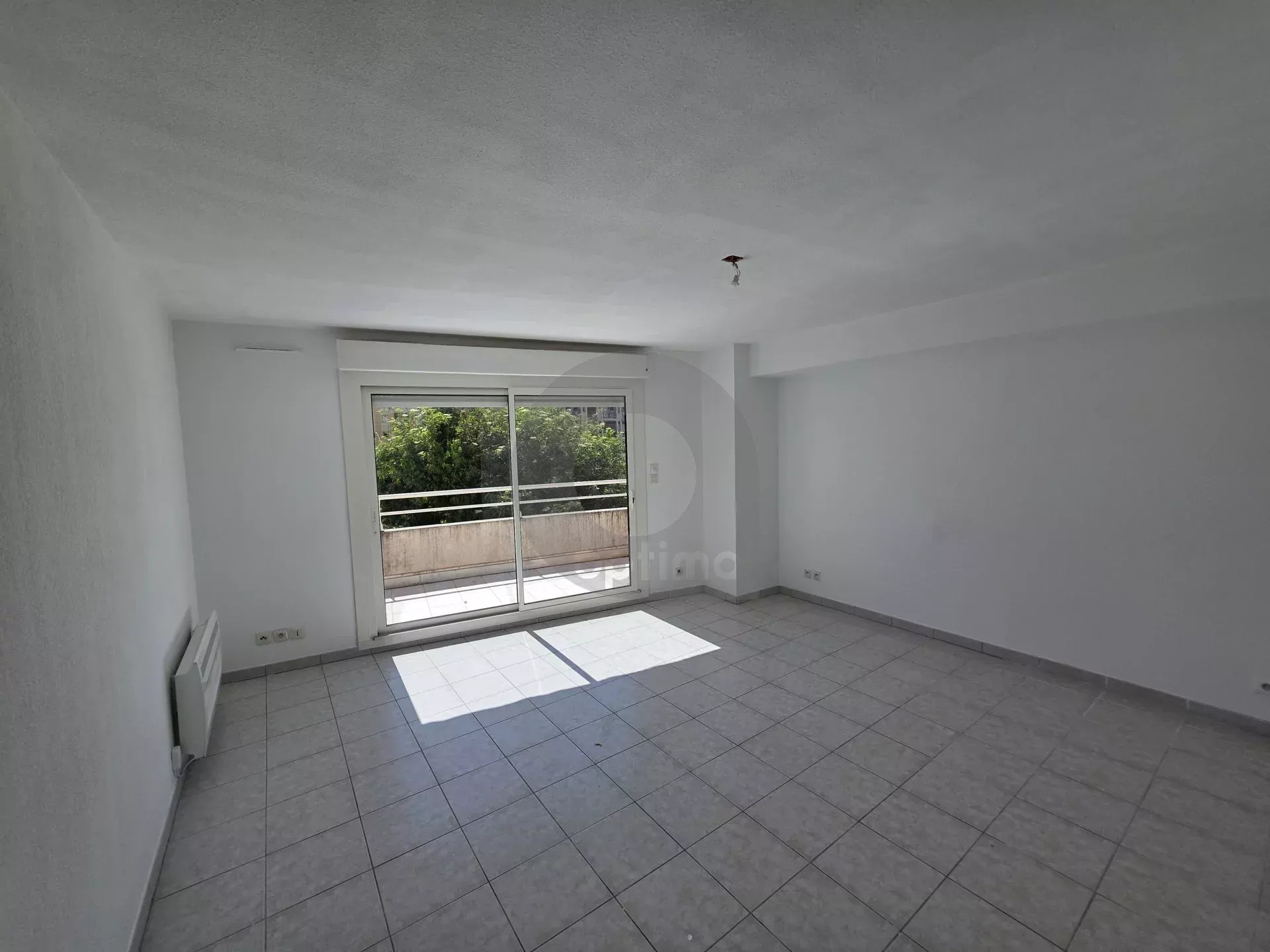 APPARTEMENT DEUX PIECES TERRASSE MENTON PROCHE CARNOLES