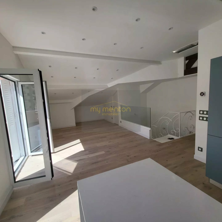 Menton centre – Dernier étage avec grande terrasse plein soleil