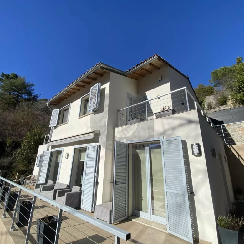 A VENDRE – BELLE MAISON AU CALME CADRE VERDOYANT