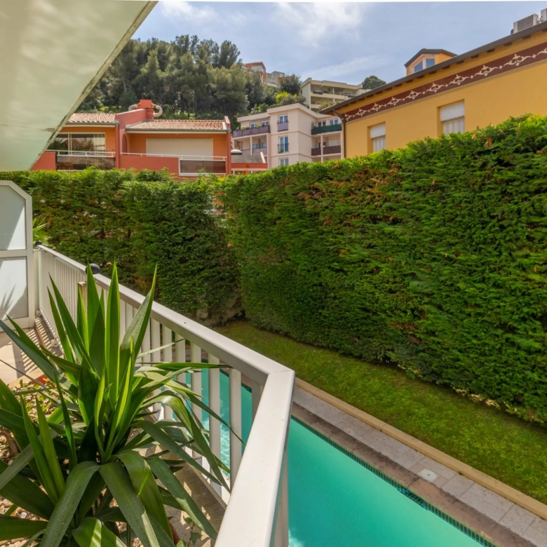 ROQUEBRUNE CAP-MARTIN – APPARTEMENT TROIS PIECES AVEC GRANDE TERRASSE, DEPENDANCE, CAVE ET PARKING