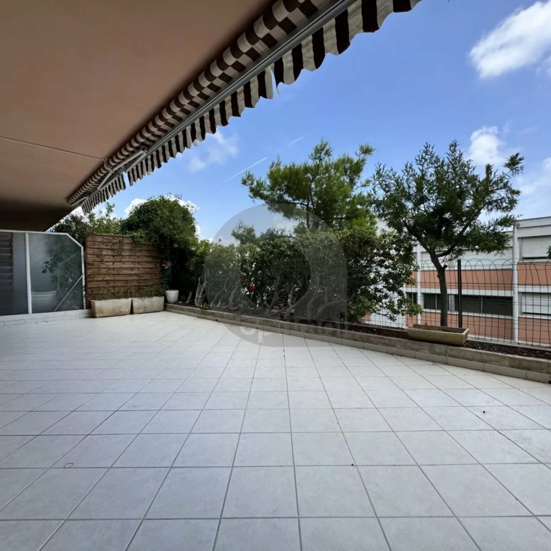 ROQUEBRUNE 2 PIÈCES TERRASSE PARKING HAMEAU